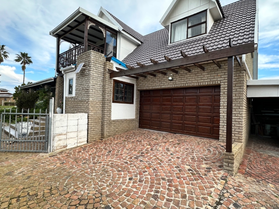 4 Bedroom Property for Sale in Hartenbos Heuwels Western Cape